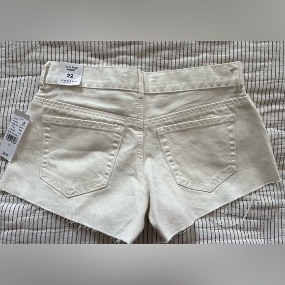NWT | PacSun | Briar Jean Short - Size 22 (XS) - Picture 4 of 4